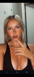 743490