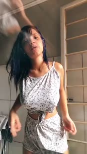886