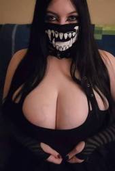 51318